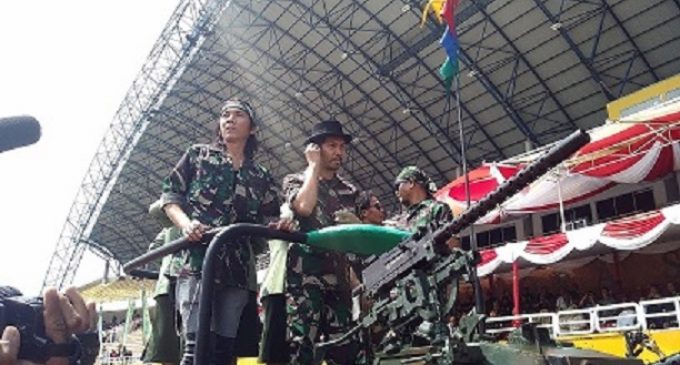 Slank Naik Alutsista TNI Menuju Panggung