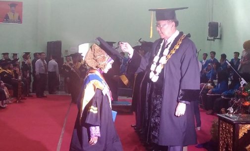 UPGRI Palembang Wisuda 361 Mahasiswa