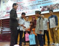 KPAY Bagi-Bagi Perlengkapan Sekolah