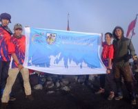 Bendera KNPI “Road To Asian Games” Berkibar di Mahameru