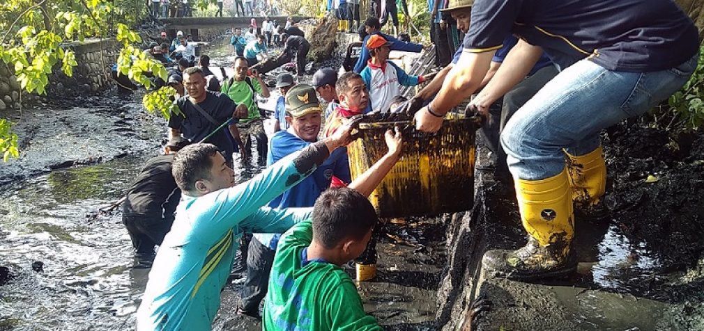 Warga Kelurahan Sentosa Bahu-Membahu Gotong Royong Bersama Walikota