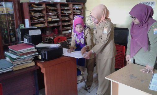 Absensi Penuh, Finda Heran Kantor Lurah Sepi