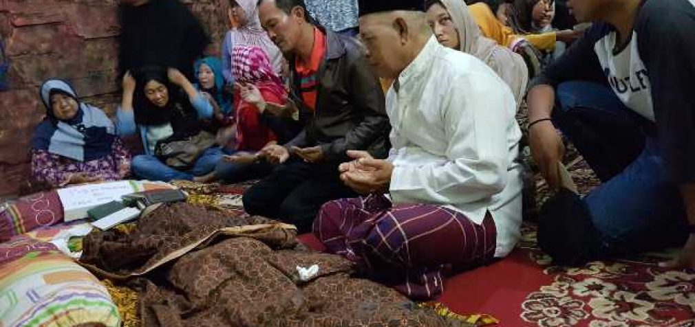 Harnojoyo  Ngelayat Jenazah Faesyah Ahli Andri