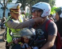 50 Pengendara Dapat Helm Gratis Dari Satlantas Polresta Palembang