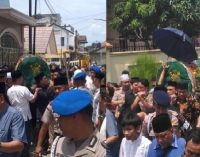 Tito Karnavian Kumandangkan Azan Sebelum Ayahandanya Dimakamkan