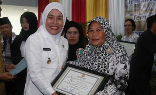 Dewi Hartati : 16 Tahun  Guru Honorer Masih Harapkan Diangkat PNS