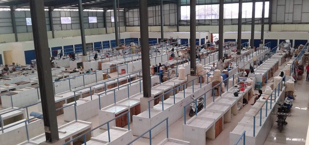 Pedagang 10 Ulu Pilih Jualan Diluar Kios