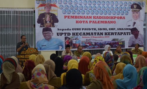 Finda Dengarkan Keluh Kesah Guru