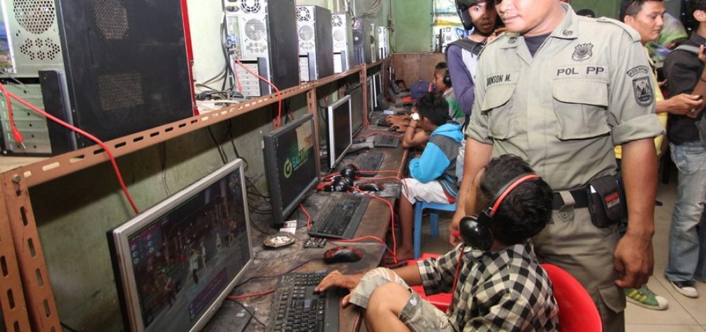 Sat Pol PP Siap Razia Warnet Yang Buka 24 Jam
