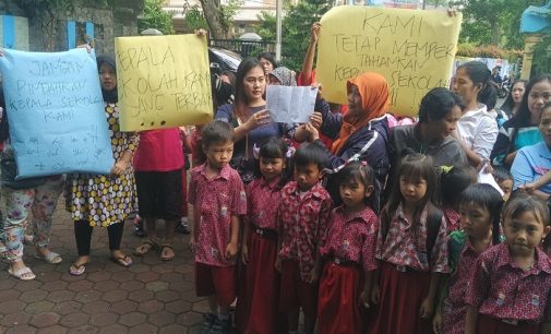 Tolak Naimah, Wali Murid Ingin Mulyadi Tetap Jadi Kepsek SDN 38 Palembang