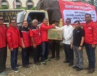 Telkomsel Serahkan Bantuan Korban Bencana Gempa Pidie