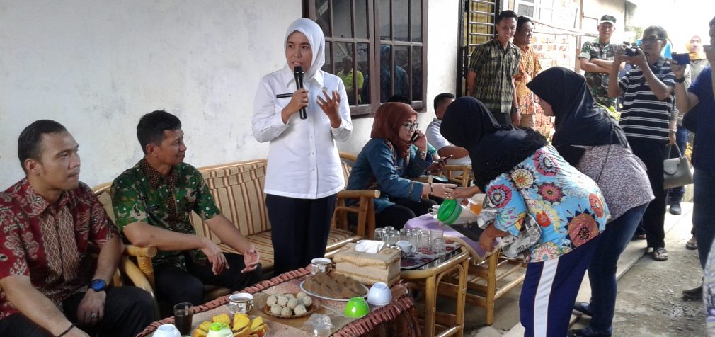 Terima Keluhan Warga, Finda Janjikan Pasang Lampu Jalan