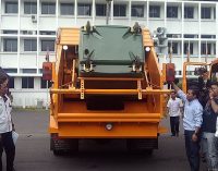 Serah Terima Mobil Compactor Persampahan