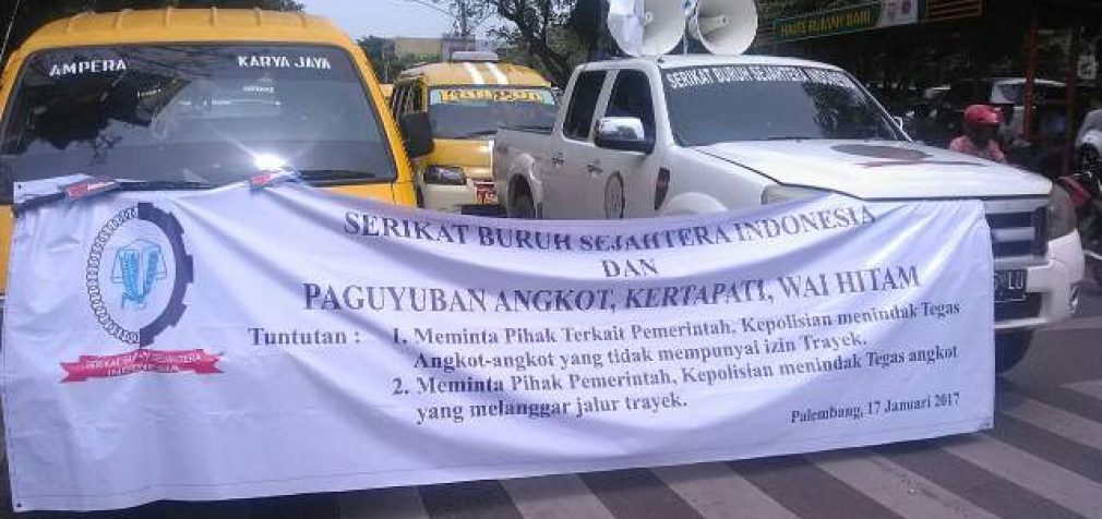 Puluhan Angkot Ilegal Masih “Berseliweran” Sopir Angkot Datangi Kantor Pemkot