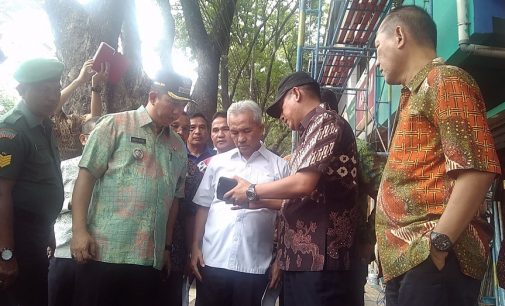 Tinjau Evaluasi Perkembangan Kegiatan Pengecatan Ruko