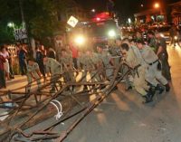 Pemkot Eksekusi Tiga Reklame/Bilboard Liar