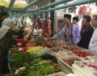 Cek Harga Sembako, Harnojoyo Lebih “Enjoy” Belanja di Pasar Tradisional