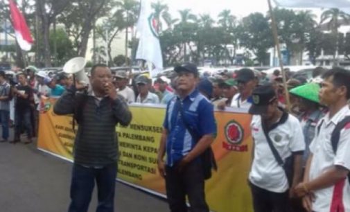 Ratusan Abang Becak Minta Dilibatkan Dalam Asian Games