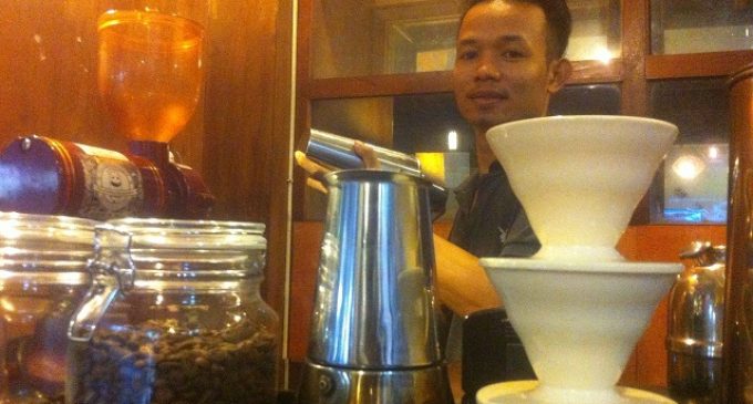 Nikmati Kopi Robusta Asli Basemah Khas Café Kalangan