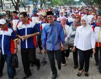 Dari Posko, Harno-Fitri Jalan Kaki Kembalikan Berkas Formulir Ke DPC PDIP