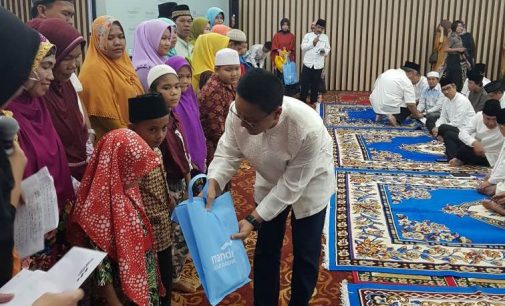 Bank Mandiri Buka Puasa Dengan 300 Anak Yatim di Palembang