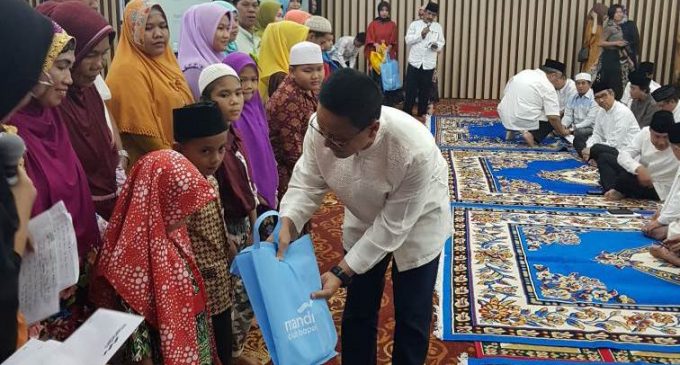 Bank Mandiri Buka Puasa Dengan 300 Anak Yatim di Palembang