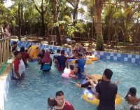 Libur Lebaran, OPI Water Fun Diserbu Pengunjung