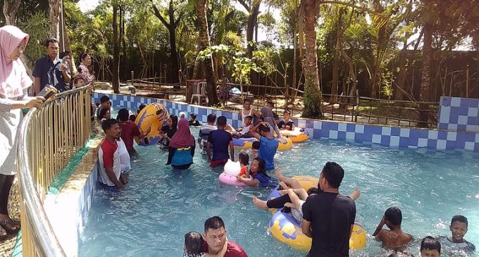 Libur Lebaran, OPI Water Fun Diserbu Pengunjung