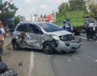 Diduga Sopir Ngantuk, Panther Hantam Yaris