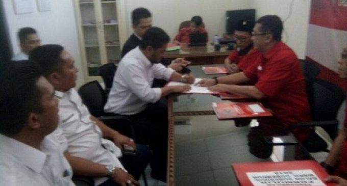 Azhari Effendi Ambil Formulir Penjaringan Cawabup OKI di PDIP