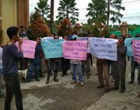 Massa Demo Dinar Property Segera Serahkan Sertifikat Rumah