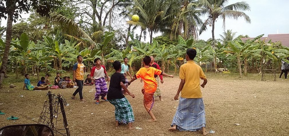 Meriah, Lomba Futsal Pakai Sarung Warga RT 17 RW 004 Lorong Asli