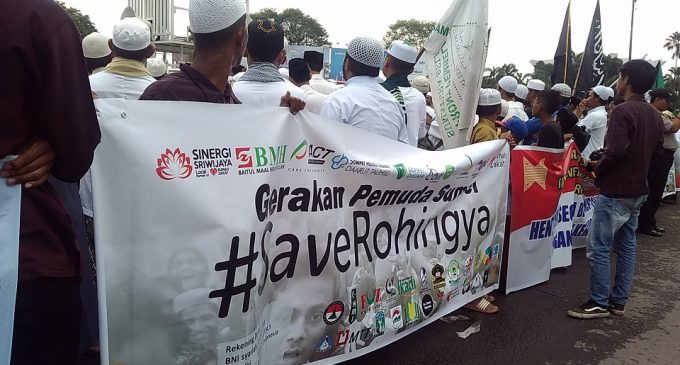 Usai Sholat Jumat, Umat Muslim Sumsel Serukan #Save Rohingya