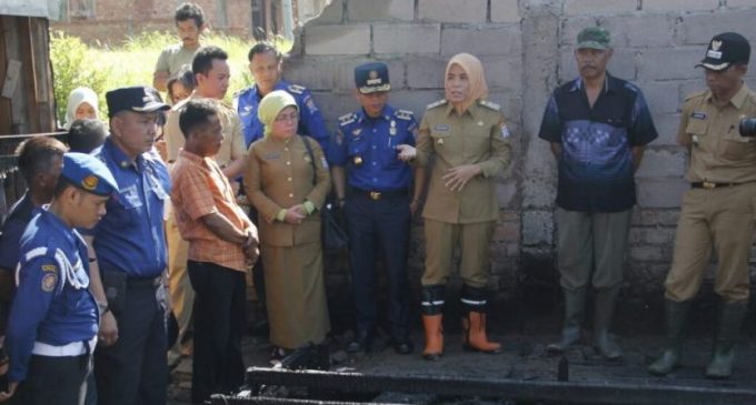 Pemkot Bantu Warga Kebakaran Kelurahan Bukit Lama