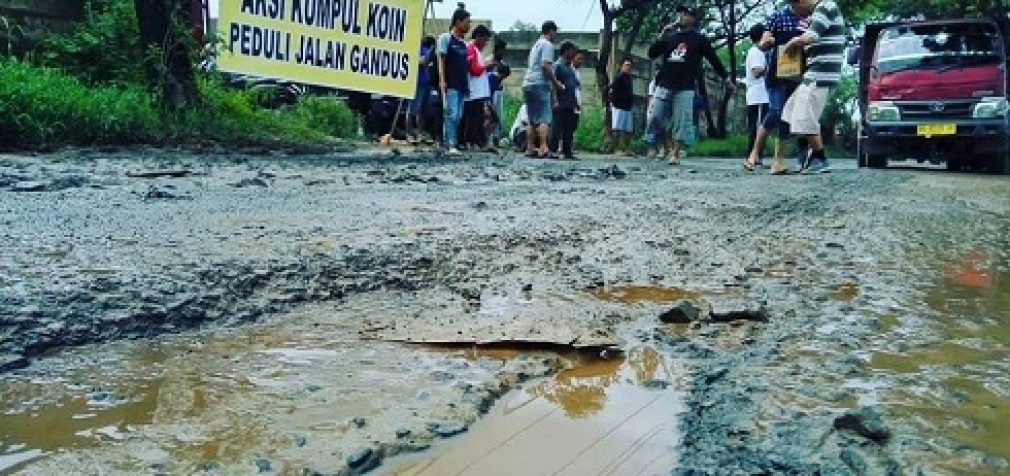 Sindir Pemerintah, Warga Kecamatan Gandus Gelar Aksi Kumpul Koin