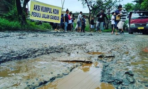 Sindir Pemerintah, Warga Kecamatan Gandus Gelar Aksi Kumpul Koin