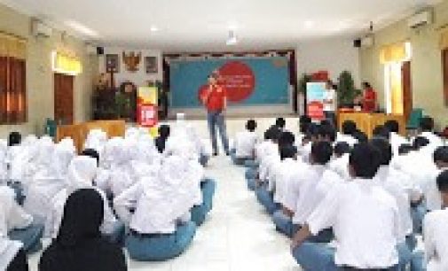 Karyawan Indosat Ooredoo Latih Literasi Digital & Bijak Bersosial Media