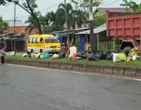 Median Jalan Ki Merogan Jadi Tempat Sampah