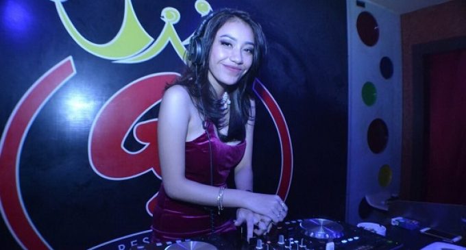 Wow..! Golden KTV Tampilkan Female Dj Dan Sexy Dancer Tiap Malam