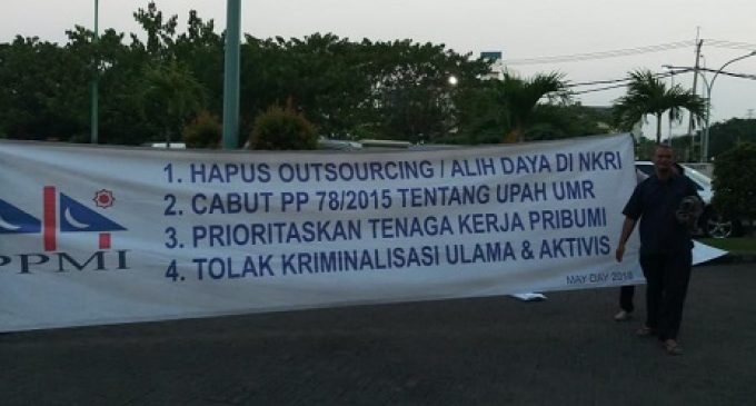 Pesta Keprihatinan di Hari Buruh, Cabut UU Outsourcing