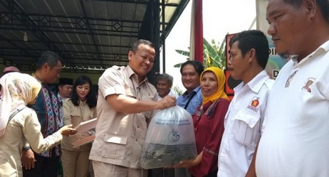 Kunker Edhy Prabowo Bagikan 20.000 Ekor Benih Ikan Patin