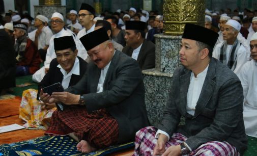 Sholat Idul Fitri di Masjid Agung Palembang