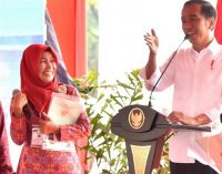 Presiden Jokowi Serahkan Sertifikat Untuk Rakyat Dan Tanah Wakaf di Sumsel