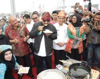 18.818 Pempek Ber-SNI Pecahkan Rekor Muri