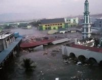 Mayat Korban Gempa Donggala Mengambang di Permukaan Laut