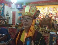 Ratusan Warga Tionghoa Berdoa di Vihara Vajra Bhumi Sriwijaya