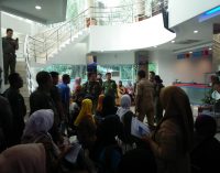 Kepala BSB Prabumulih dan Walikota Tinjau Warga Ganti Kartu ATM