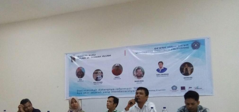 Diskusi Buku “Lelaki di Tengah Hujan”