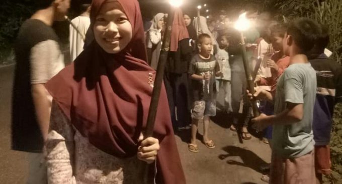 Sambut Ramadhan, Pemuda Karang Taruna – Irma Darusalam Pawai Obor Keliling Desa Kepur