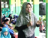 Ratusan Siswa MTs Negeri 1 Muara Enim Khusyu Dengarkan Tausyiah Guru Misliyani